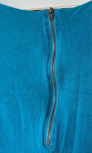 Vestido turquesa ceñido con cremallera
