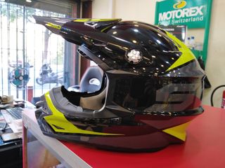 Casco de Moto Negro y Amarillo