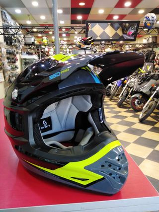 Casco de Moto Negro y Amarillo