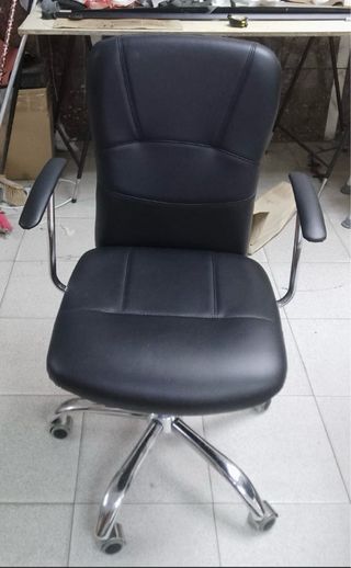 Silla de oficina cuero negra