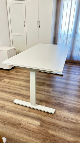 Mesa elevable oficina blanca