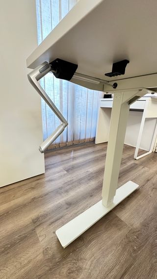 Mesa elevable oficina blanca