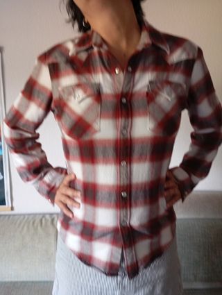 Camisa Levi's de franela de cuadros roja y blanca