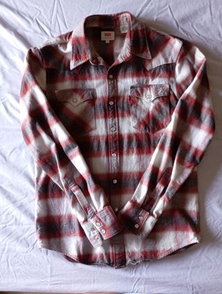 Camisa Levi's de franela de cuadros roja y blanca