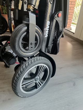 Silla de ruedas eléctrica y plegable con Poco uso.