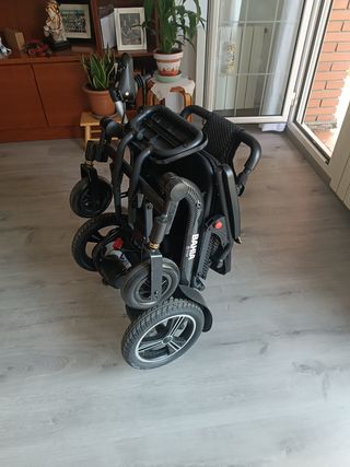 Silla de ruedas eléctrica y plegable con Poco uso.