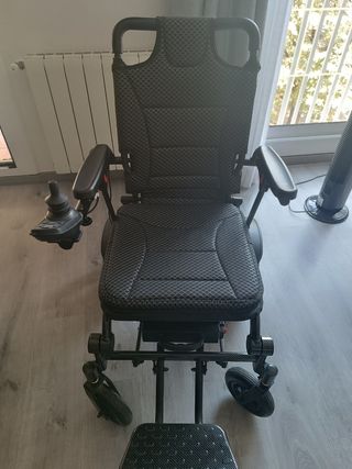 Silla de ruedas eléctrica y plegable con Poco uso.