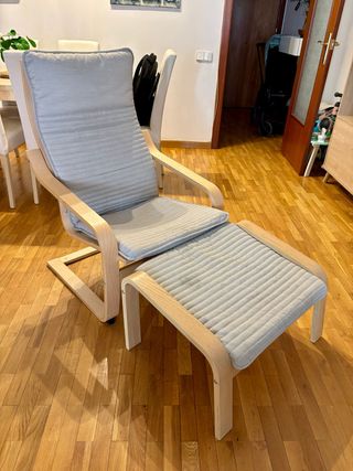 Butaca de madera y tela gris