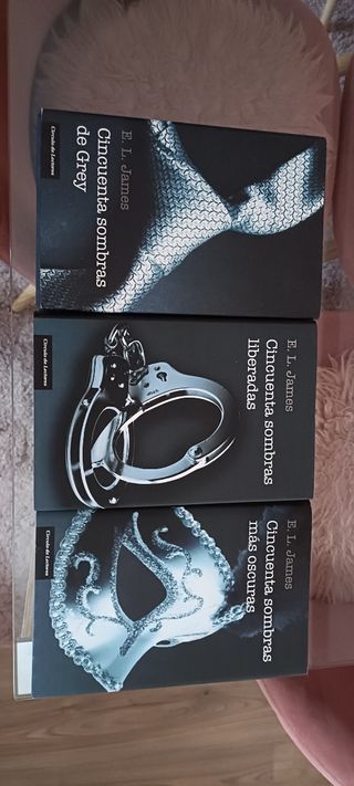 Trilogía novela romántica como nuevo.
1=12€
3=30€