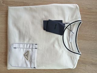 Camiseta Prada Blanca y Negra