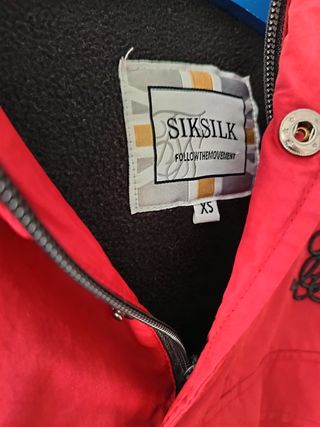 Chaqueta windbreaker SikSilk burdeos  talla xs