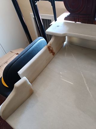 Peinadora antigua de madera con mármol