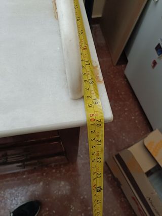 Peinadora antigua de madera con mármol