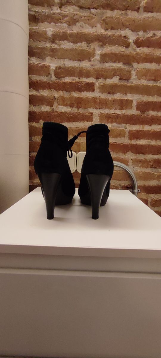 Botines de tacón negros