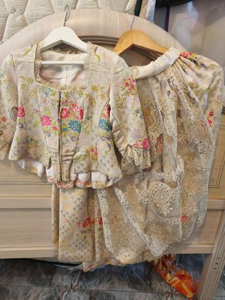 Traje para Nina de 6 a 10 años,sin manteletas.