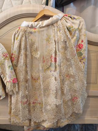 Traje para Nina de 6 a 10 años,sin manteletas.