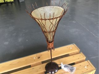 Lampada da tavolo in vetro e metallo