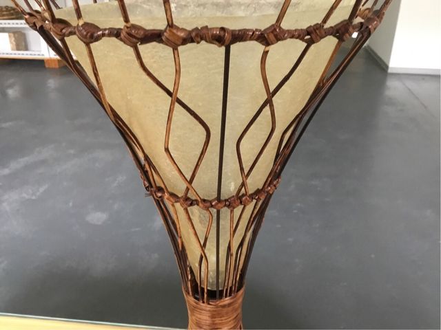 Lampada da tavolo in vetro e metallo