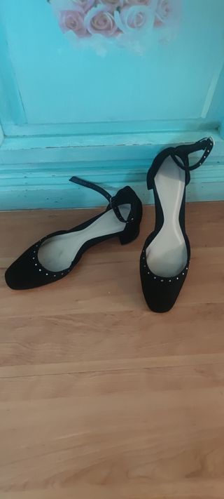 Zapatos negros de vestir con tachuelas