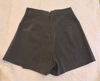 Falda pantalón Stradivarius gris botones