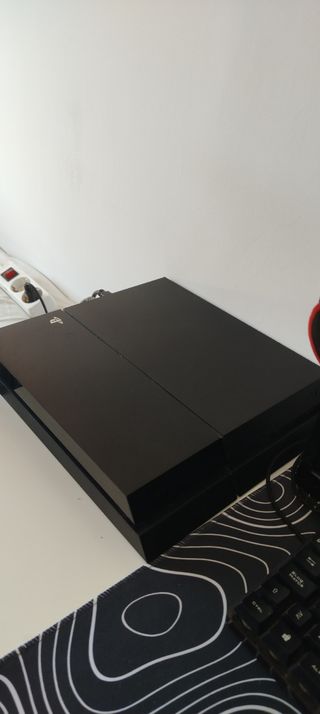PS4 Slim Negra + Mando y cascos gaming sound core