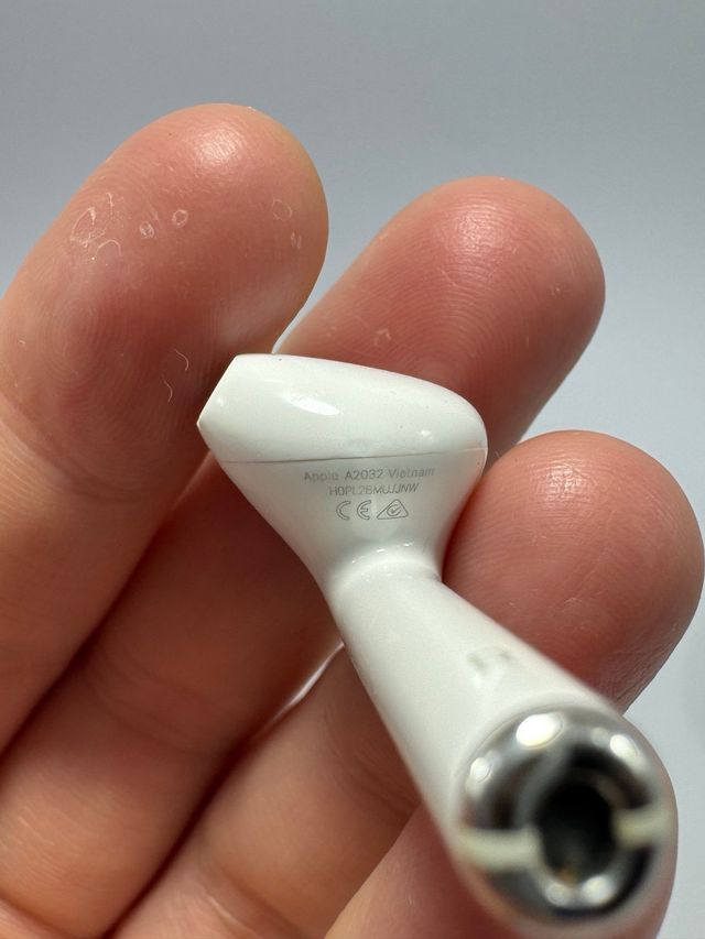 auriculares AirPods 2ª Gen con funda verde