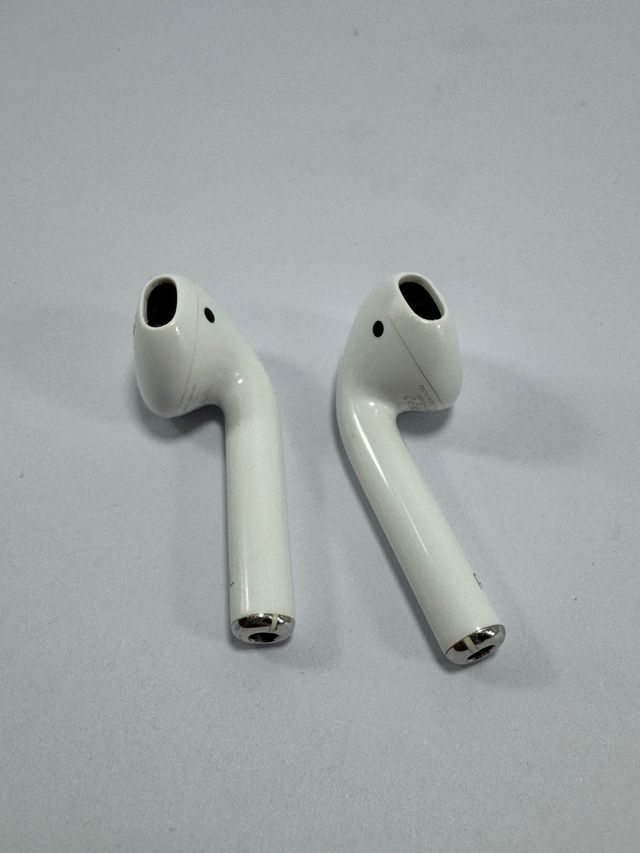 auriculares AirPods 2ª Gen con funda verde