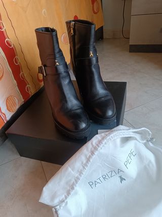 Stivaletti Patrizia Pepe neri con fibbia