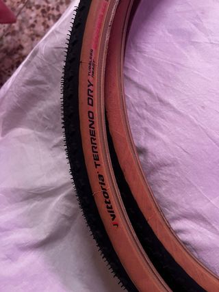 Cubiertas Vitoria Terreno Dry gravel