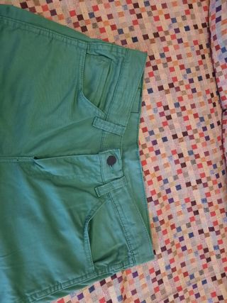 Pantalón Levis verde 30 32. Como Talla S, poco uso
