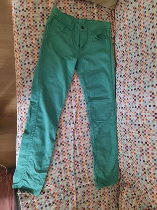 Pantalón Levis verde 30 32. Como Talla S, poco uso