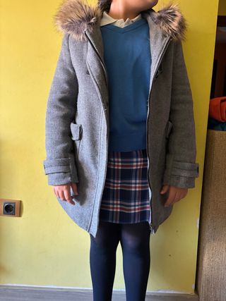 Abrigo niña Zara gris con capucha Talla 13/14