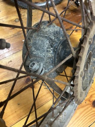 Rueda Bultaco con freno de tambor