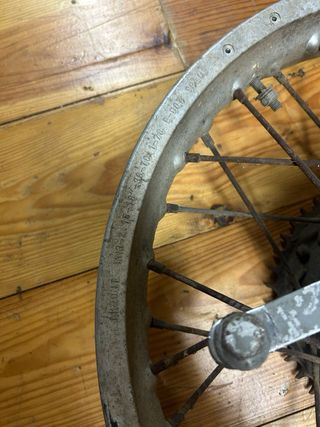 Rueda Bultaco con freno de tambor