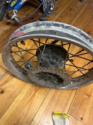 Rueda Bultaco con freno de tambor