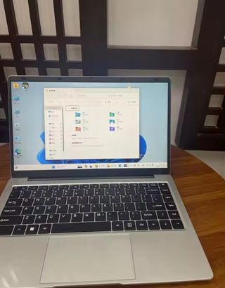 Portátil Lenovo 14.1 16GB Windows 11 Intel