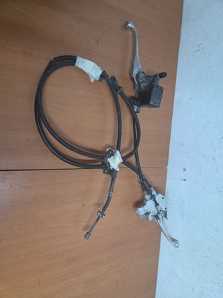 Manetas y bomba freno Honda Dylan 125
