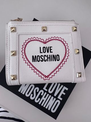 Cartera Love Moschino Blanca con Tachuelas Doradas