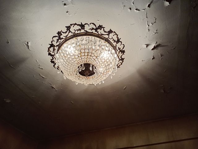 Plafón metal y cristal dorado