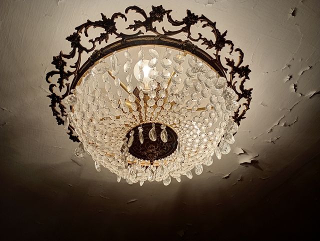 Plafón metal y cristal dorado