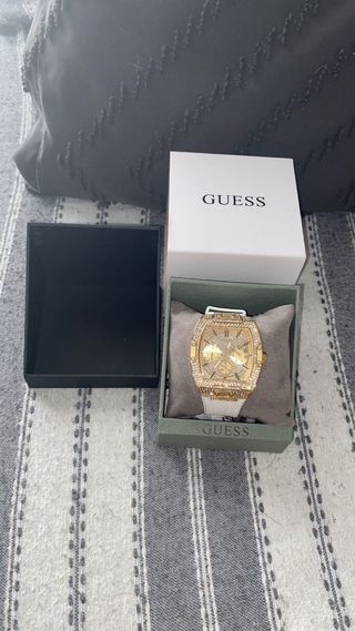 Reloj Guess Dorado y Blanco