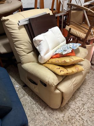 Sillón cómodo beige y marrón