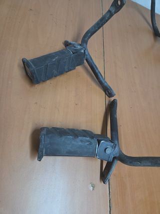 Posapiés Honda Dylan 125