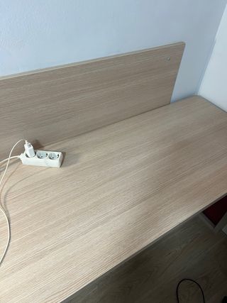 Escritorio de madera y plástico negociable