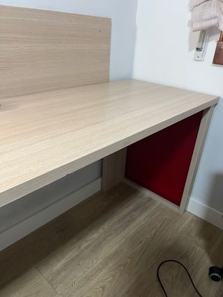 Escritorio de madera y plástico negociable