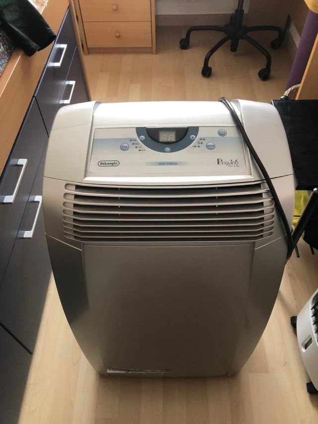 Aire Acondicionado Portátil DeLonghi PAC C110
