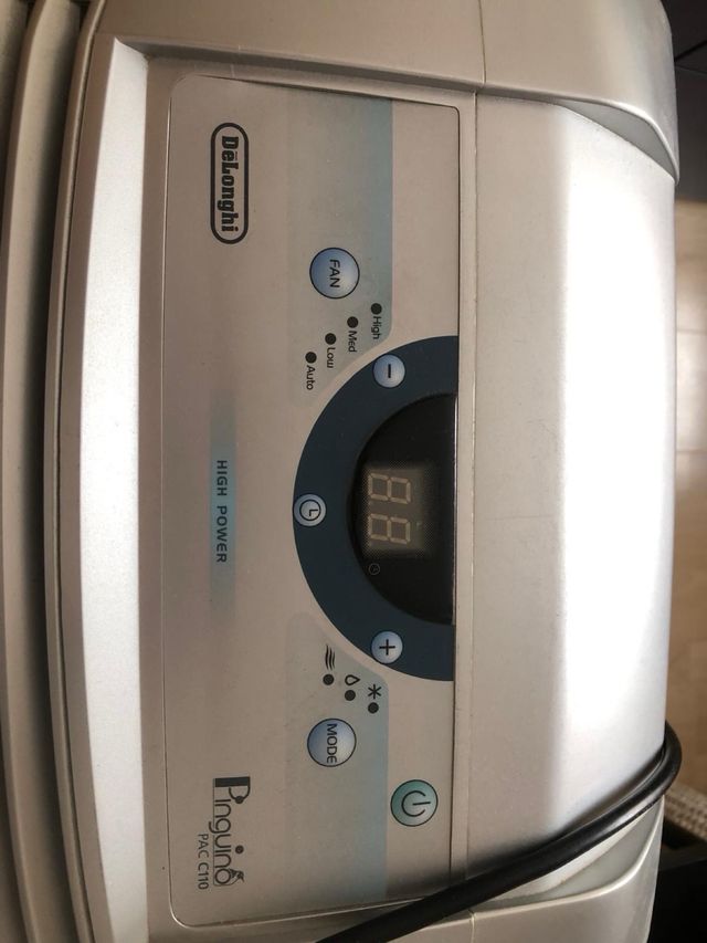 Aire Acondicionado Portátil DeLonghi PAC C110