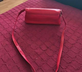 Bolso pequeño de cuero rojo