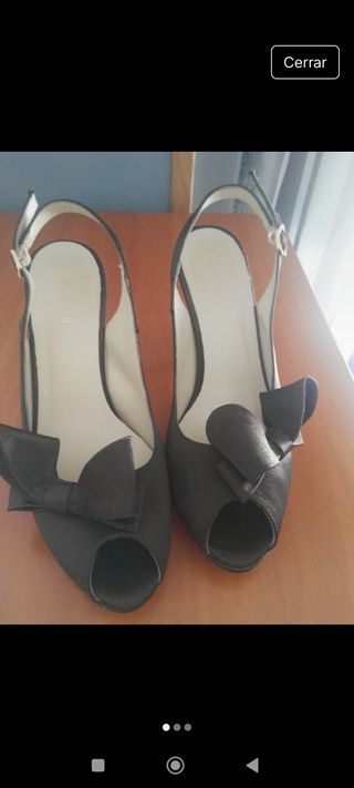 Zapatos de tacón marrones con lazo