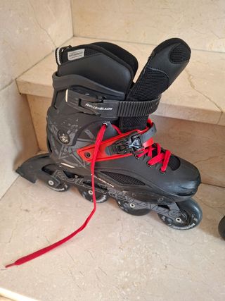 Patines Rollerblade negros y rojos
